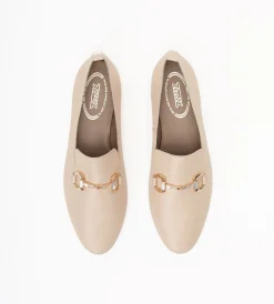 Beżowe loafersy damskie