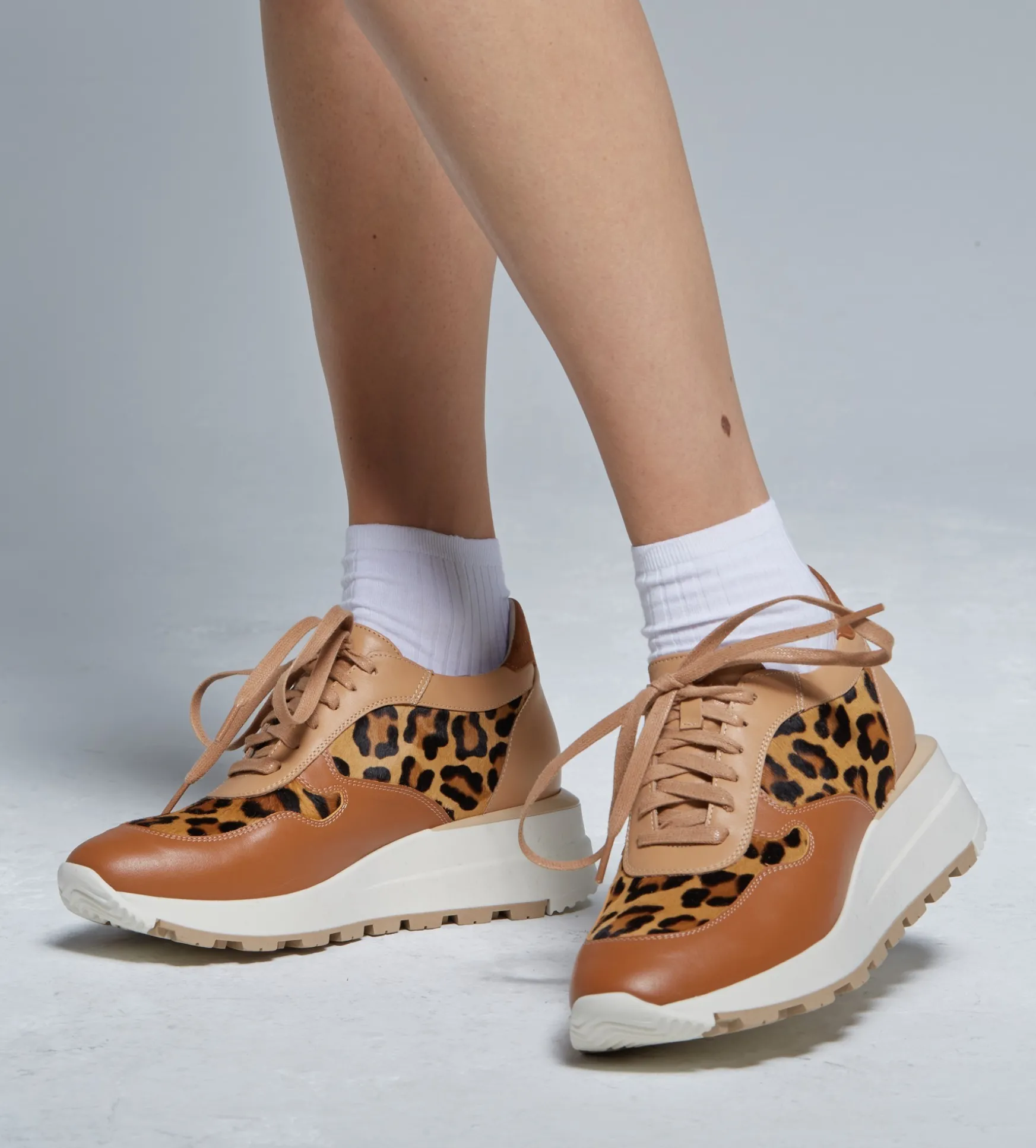 Beżowe sneakersy damskie