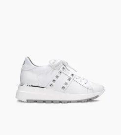 Białe sneakersy damskie