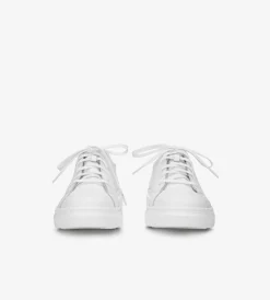Białe sneakersy damskie