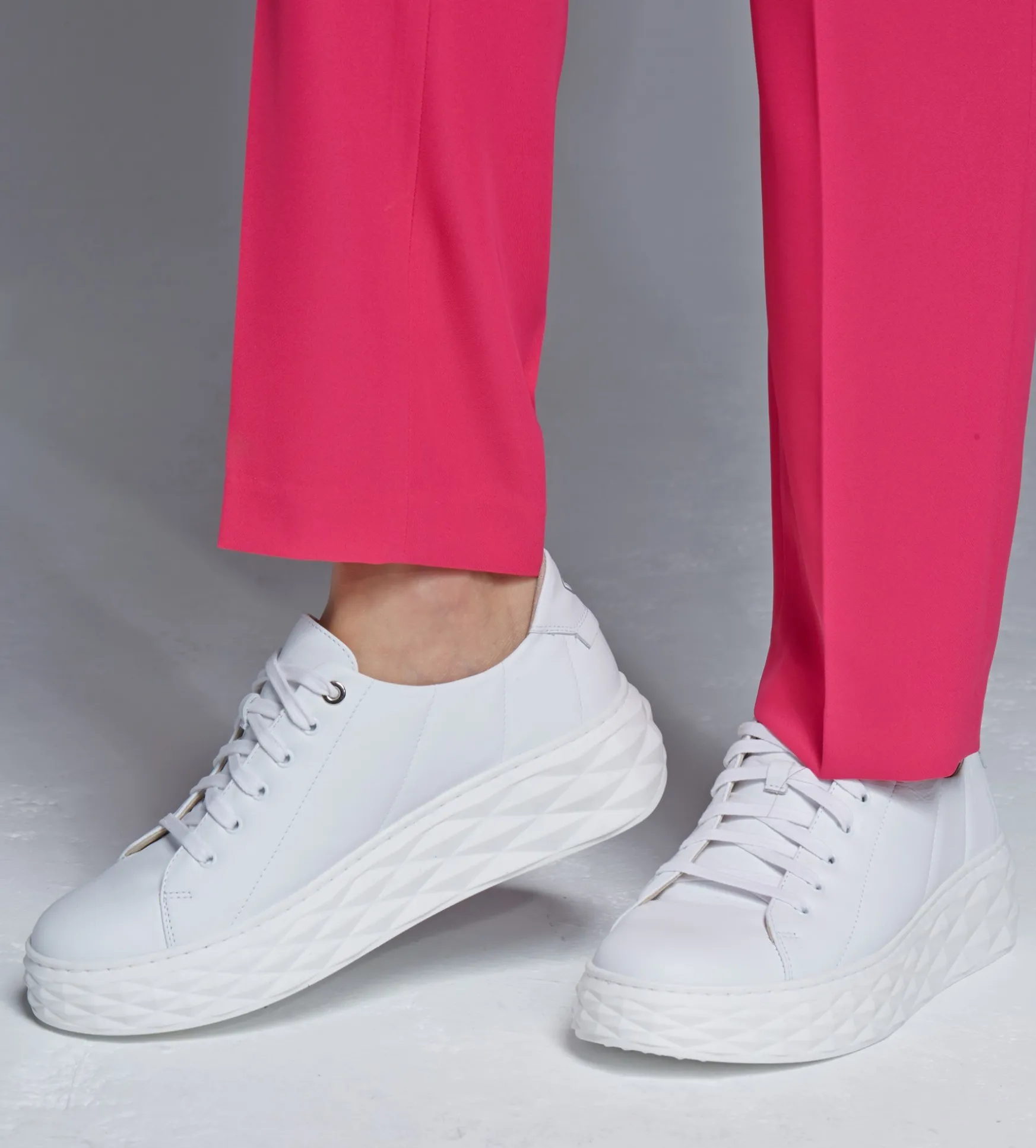 Białe sneakersy damskie