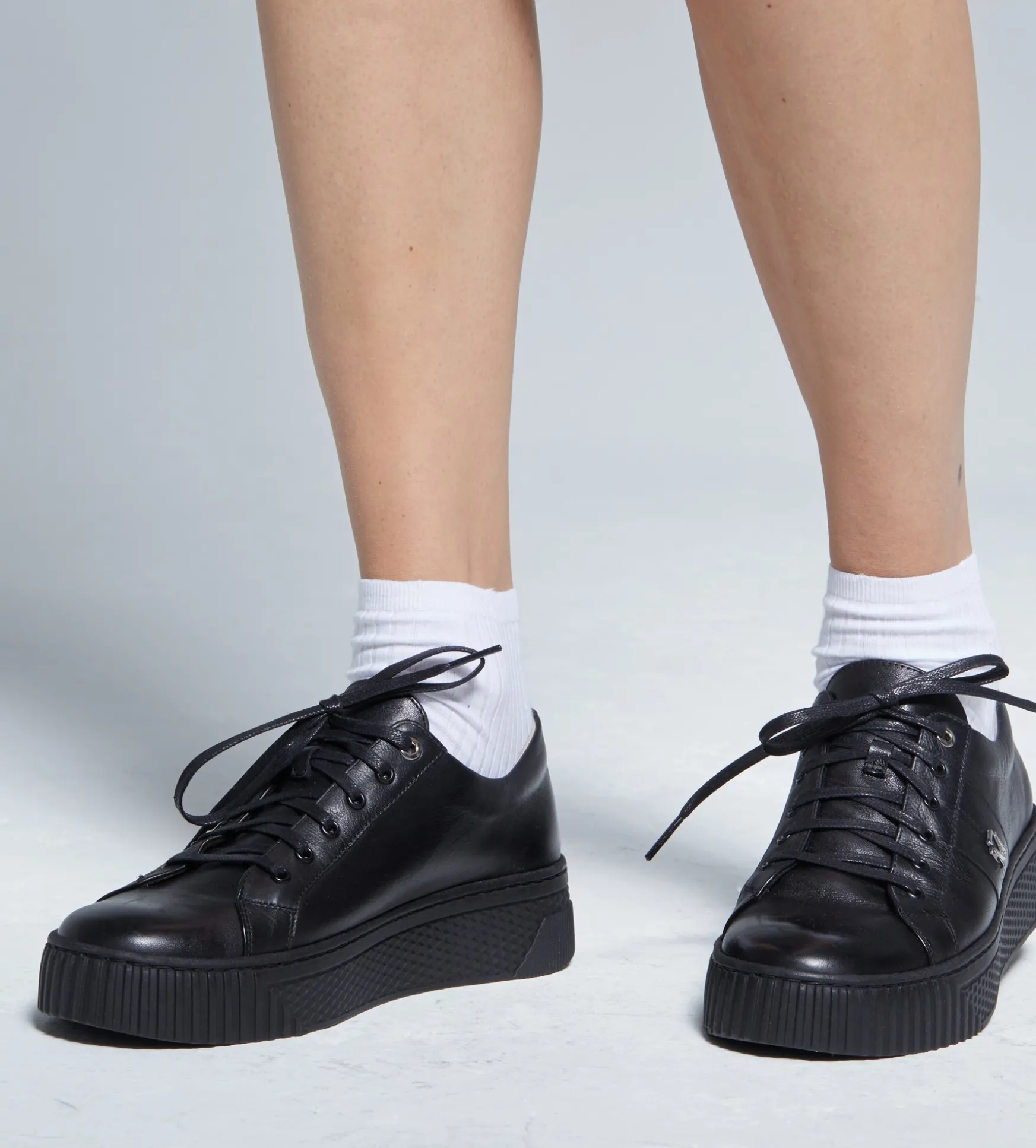 Czarne sneakersy damskie